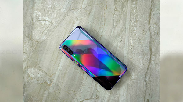 Design: Distinctive Holographic Pattern, Sleek And Lightweight Body