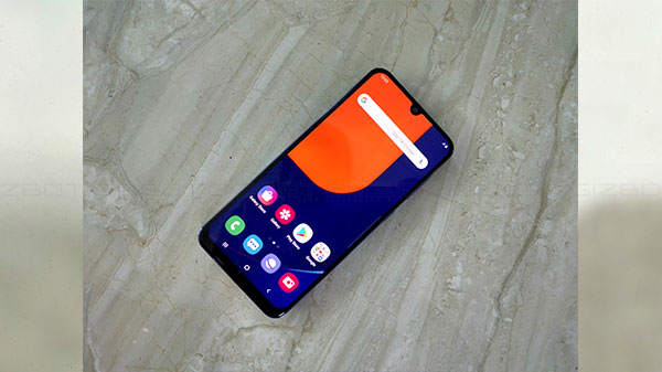Display: 6.4” Super AMOLED Display