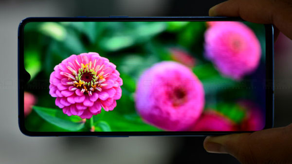 Display - The 90Hz AMOLED Display Is A Sheer Delight