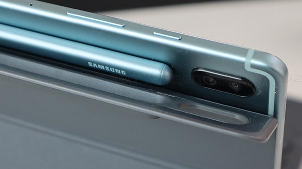 13MP+5MP Rear Cameras, 8MP Selfie Camera