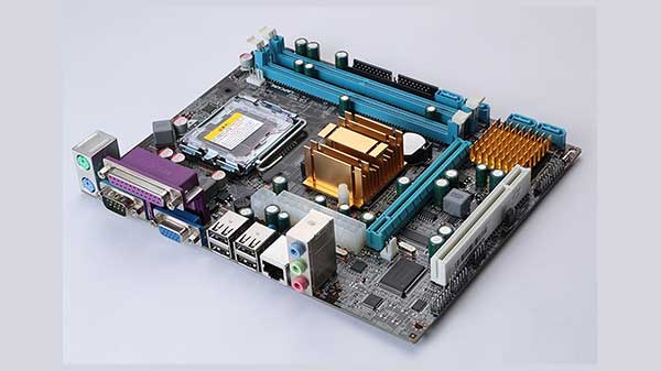 3) Checking the Motherboard: