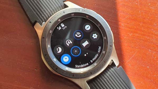 Display- 1.3-inch Super AMOLED Display With Gorilla Glass Protection