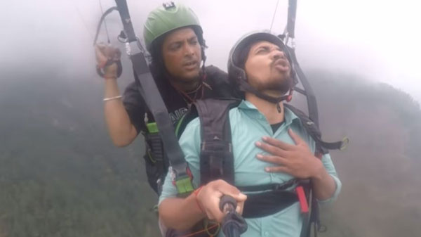Viral Video 2019: The Paraglider In Kullu, Himachal Pradesh