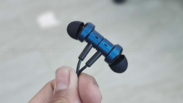 Anodized Aluminum Earbuds With Magnetic Suction Backs