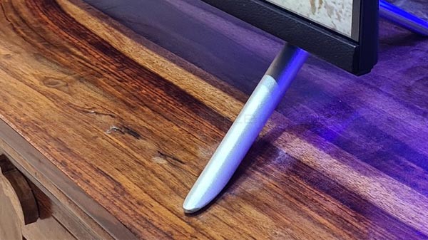 Design: Narrow Bezels, Improved Build Quality