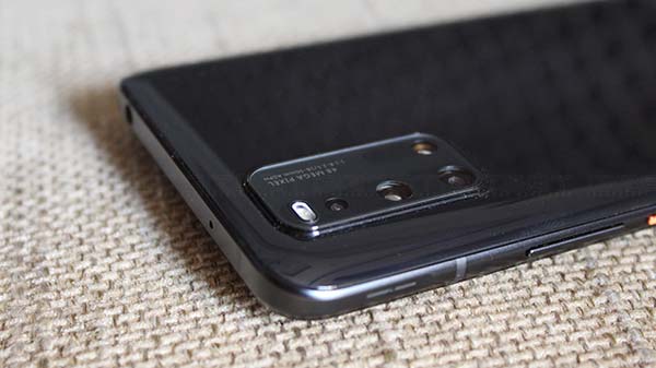 Lacks Pro-Gaming Handset Feel