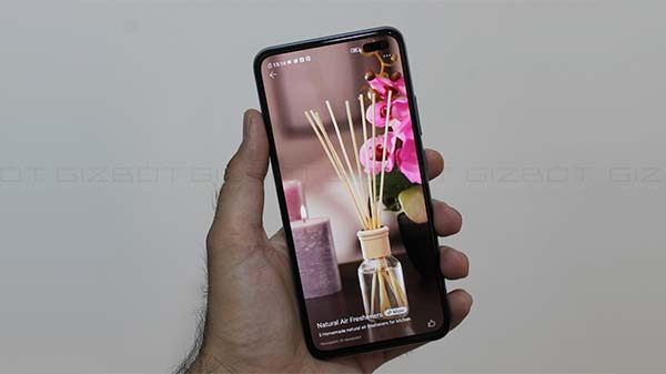 6.44-inch Vibrant OLED Panel But Dated 60Hz Refresh Rate