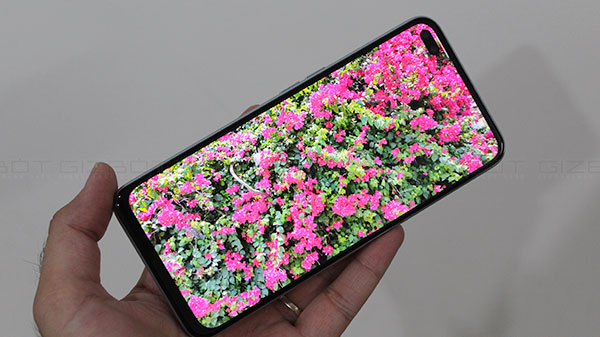 LCD Display Fails To Match AMOLED Standards