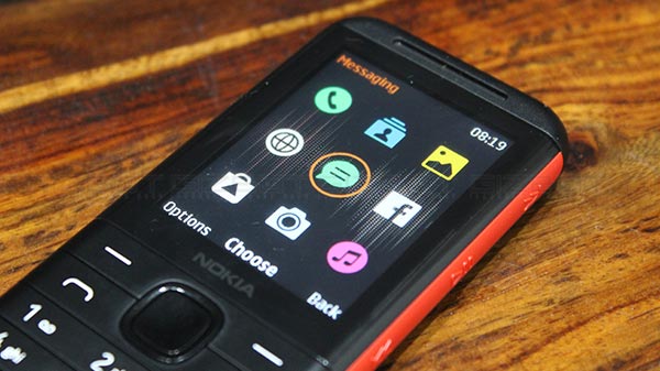 2.4” QVGA Display With 167 PPI Serves Well For Feature Phone Tasks 2.4” QVGA Display With 167 PPI Serves Well For Feature Phone Tasks