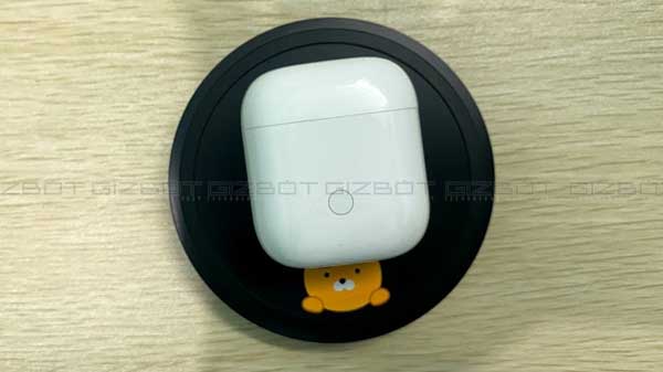 Compact And Smart Wireless Charger