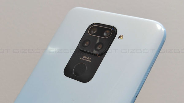 Design- Looks More Stylish But Lacks That Premium Touch