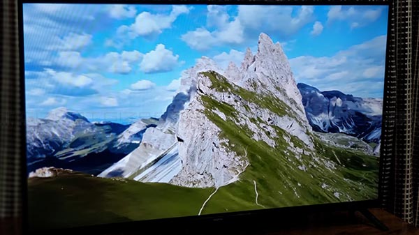 Display: 43-inch Full HD Panel Lacks A Punch Despite HDR Support