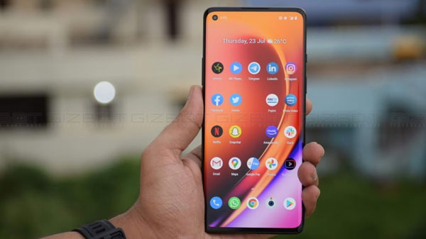 OnePlus 8 Display: One Of The Best Screen On A Smartphone OnePlus 8 Display: One Of The Best Screen On A Smartphone