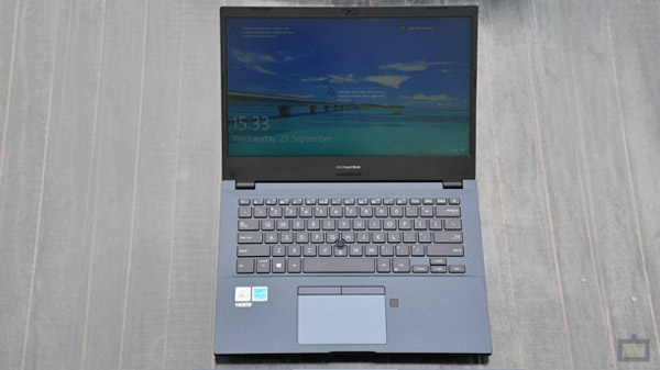 Asus ExpertBook P2451F Design: Retro Looks