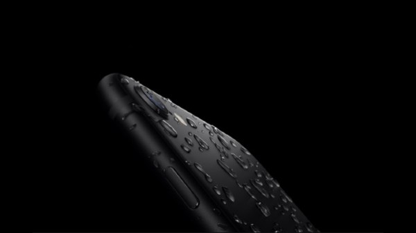 Google Pixel 4A Vs iPhone SE: Design Details