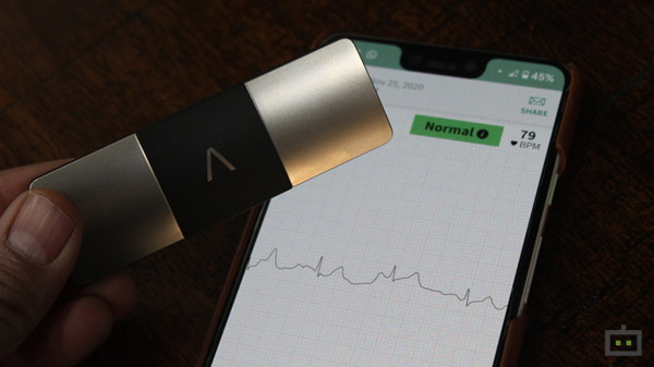 How KardiaMobile 6L Records ECG?