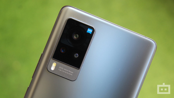 Vivo X60 curved screen edition