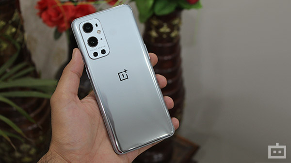 OnePlus 9 Pro Design- Screams Premium From Every Corner OnePlus 9 Pro Design- Screams Premium From Every Corner