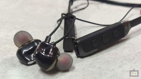 Aiwa ESBT- 460 Wireless Neckband: Connectivity, Battery