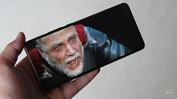Excellent Display For Binge-Watching Excellent Display For Binge-Watching