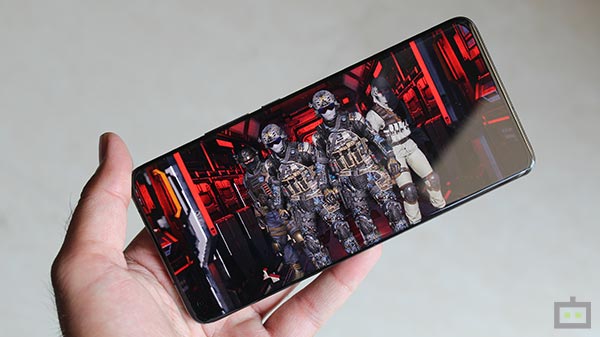 Gorgeous 120Hz QHD+ AMOLED Display Gorgeous 120Hz QHD+ AMOLED Display