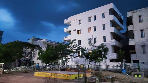 Pretty Ordinary Night Camera With Useful Software Modes