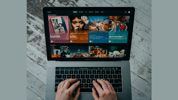 Netflix Hack 4: How To Subtly Watch Netflix, Even During Office Hours?