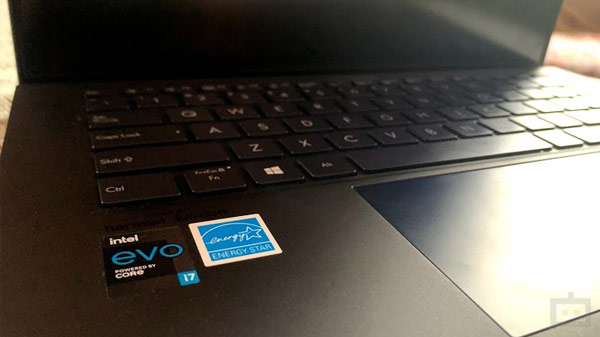 Asus ExpertBook B9: Lightweight, Handy Design