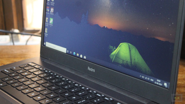 15.6-inch Full HD Resolution Panel- Poor Viewing Angles & Contrast Levels