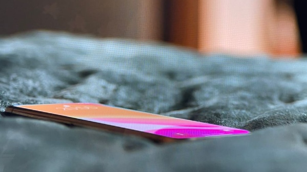 Apple Showcases Notch-Less iPhone On Ted Lasso Apple Showcases Notch-Less iPhone On Ted Lasso