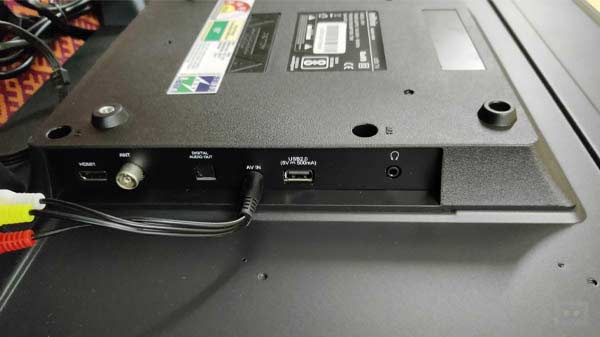  Infinix X1 40-Inch Android Smart TV: Design And Display 