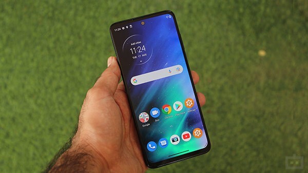 Motorola Edge 20 Fusion: Design And Display