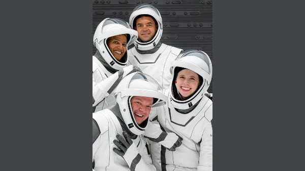 SpaceX Civilian Mission Will Include Cancer Survivor, Billionaire