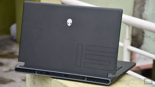 Alienware m15 Ryzen Edition R5 Design: Keeps Up With The Tradition