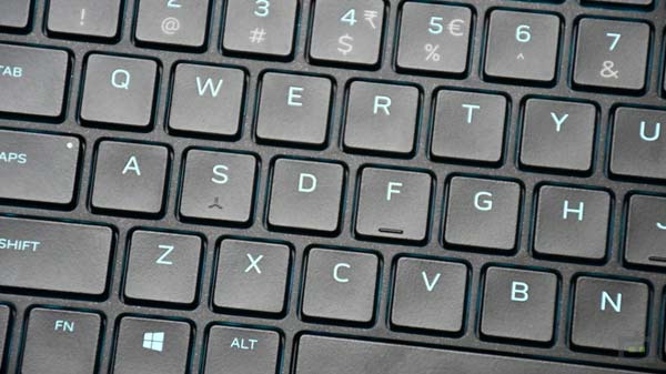 Alienware m15 Ryzen Edition R5: Trackpad And Keyboard