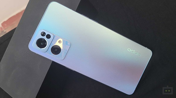 Oppo Reno7 Pro 5G: Stylish Design 
