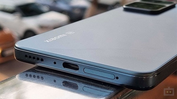 Realme 9 Pro+ 5G Vs Xiaomi 11i HyperCharge 5G: Design Details