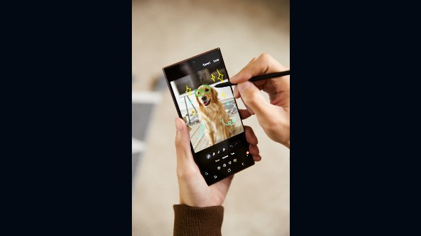 Samsung Galaxy S22 Ultra Vs iPhone 13 Pro Max: Design Details