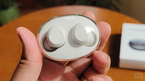 Realme Buds Q2s Charging Case Design 