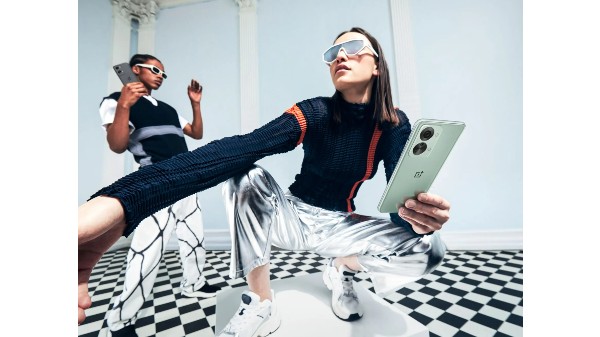 OnePlus Nord 2T 5G draws power OnePlus Nord 2T 5G draws power