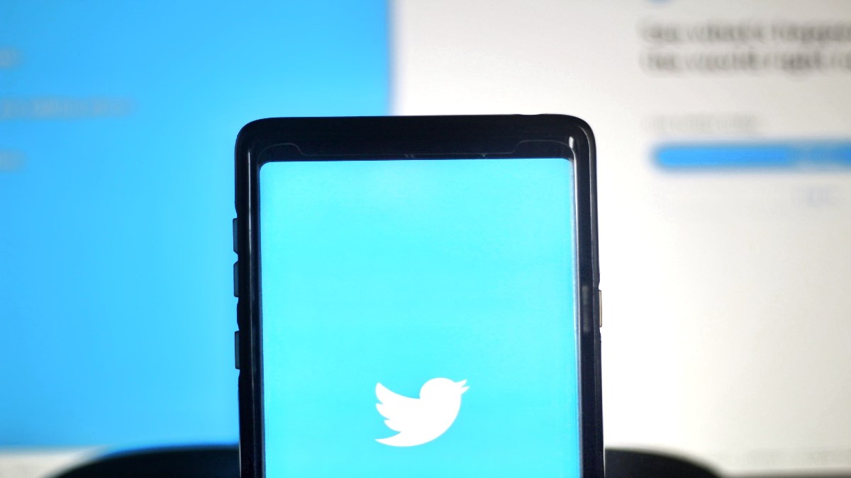 Karnataka HC Issues Notice To Union Against Twitter Blocking Orders