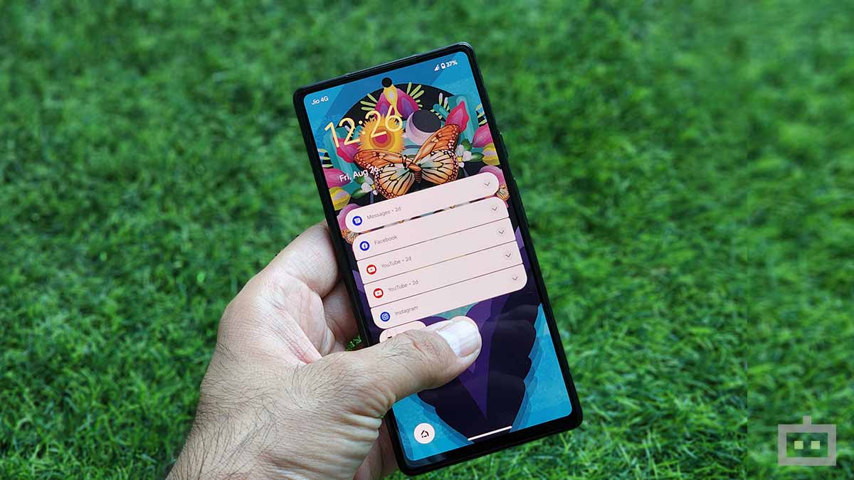 Compact Form Factor For Easy One-Hand Use Compact Form Factor For Easy One-Hand Use