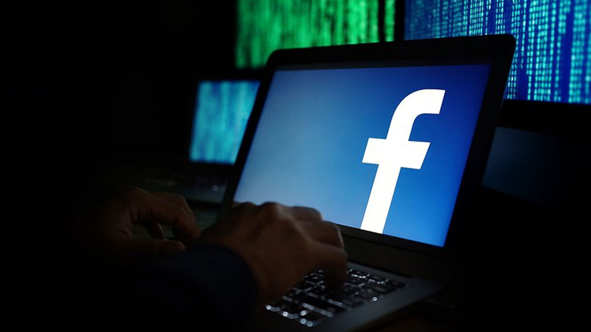 Facebook Users Getting Spammed With Random Celebrity Posts Facebook Users Getting Spammed With Random Celebrity Posts