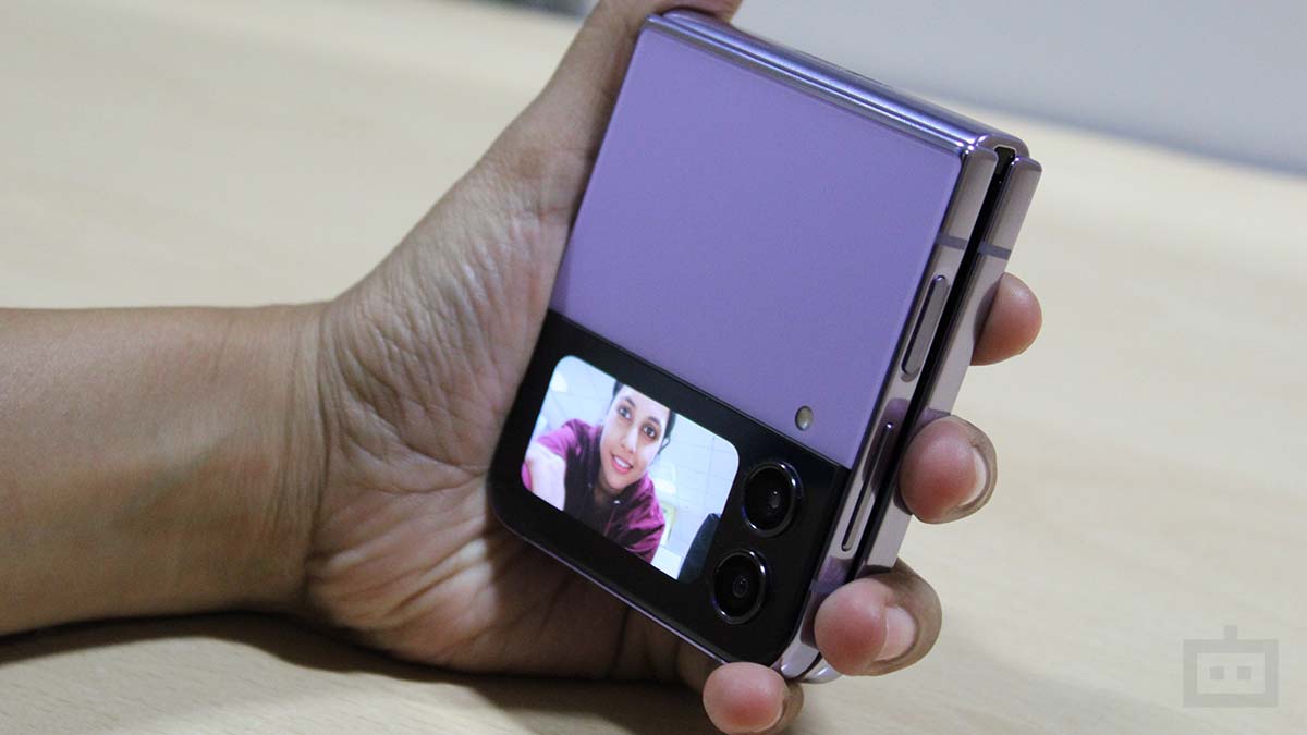 How To Use Samsung Galaxy Z Flip 4 Rear Camera For Selfies? How To Use Samsung Galaxy Z Flip 4 Rear Camera For Selfies?