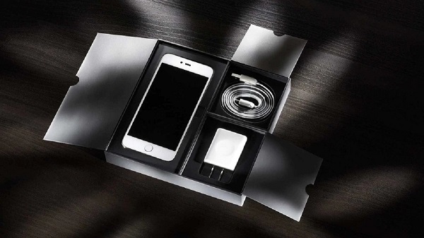 iPhone Available With Flat ₹10,000 Discount As Apple Slashes Prices iPhone Available With Flat ₹10,000 Discount As Apple Slashes Prices