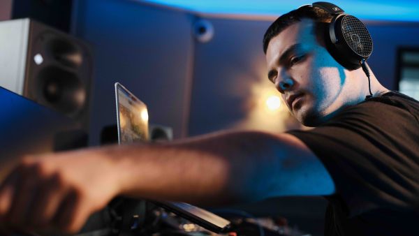 Sennheiser Unveils HD 490 PRO Studio Headphones: Check Price, Specs