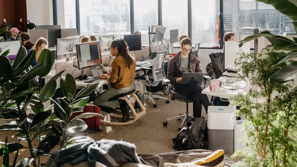 Amazon Invests $2.75 Billion in AI Start-up Anthropic Amazon Invests $2.75 Billion in AI Start-up Anthropic