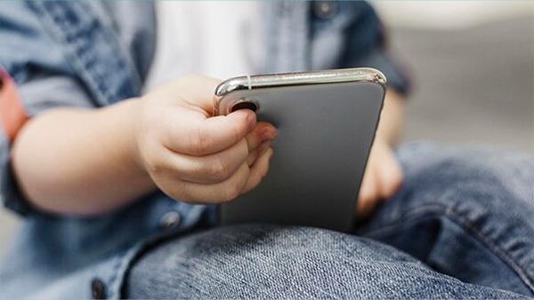 GTRI Urges Govt Not to Cut Import Duty on Smartphone Components 