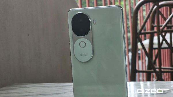 Vivo V40e Review: Stylish Phone with Uncompromised Battery Life