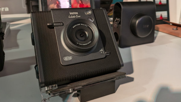 Fujifilm Instax WIDE Evo Unique Instant Hybrid Camera Launched in Indi Fujifilm Instax WIDE Evo Unique Instant Hybrid Camera Launched in Indi